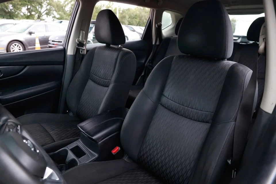 2017 Nissan Rogue - Image 8 of 10