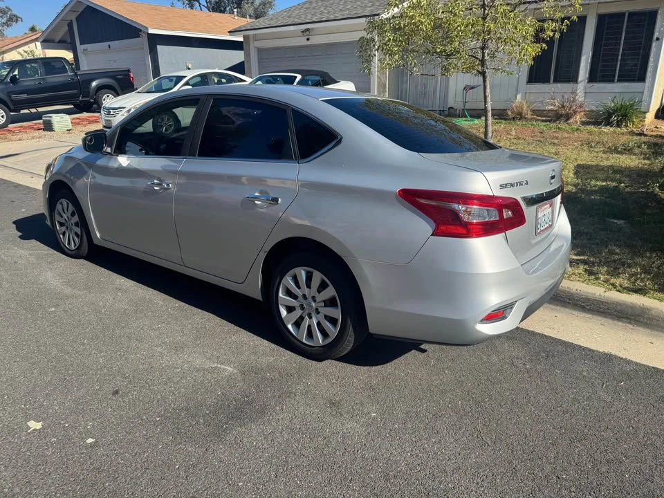 2017 Nissan Sentra 7th Gen - Image 4 of 8