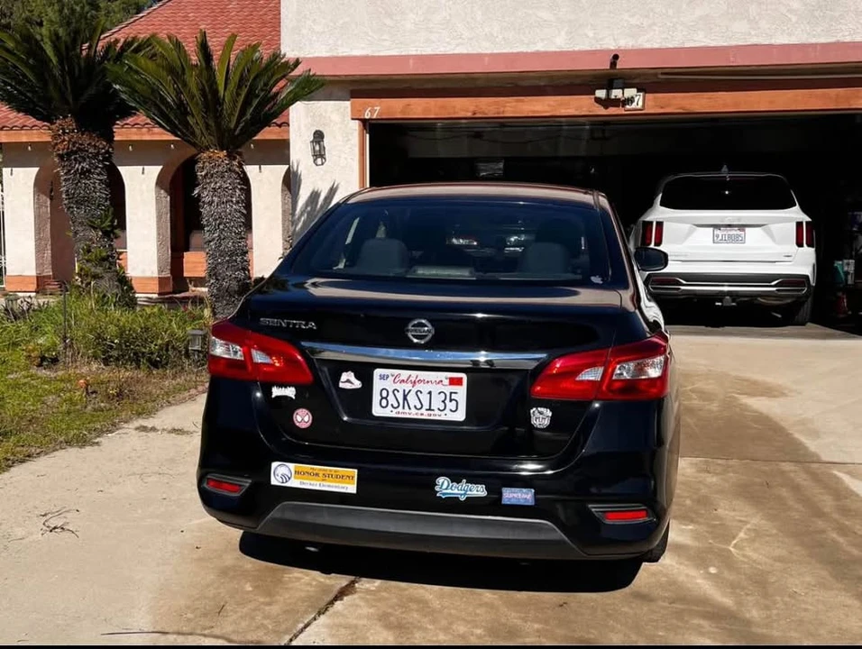 2017 Nissan Sentra 7th Gen - Image 4 of 6