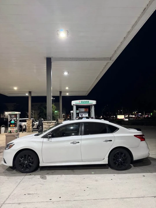 2017 Nissan Sentra 7th Gen - Image 2 of 5