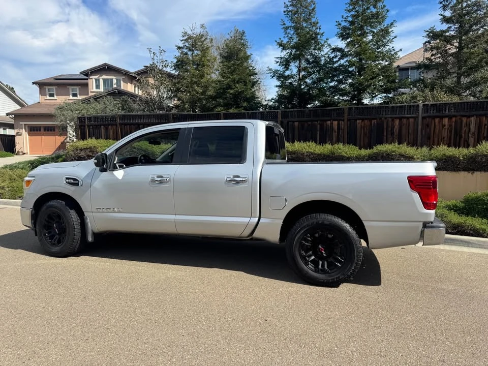 2017 Nissan Titan 2nd Gen - Image 3 of 8