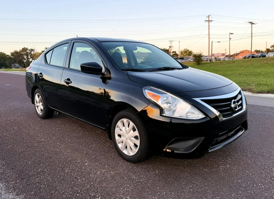 2017 Nissan Versa - Image 5 of 11