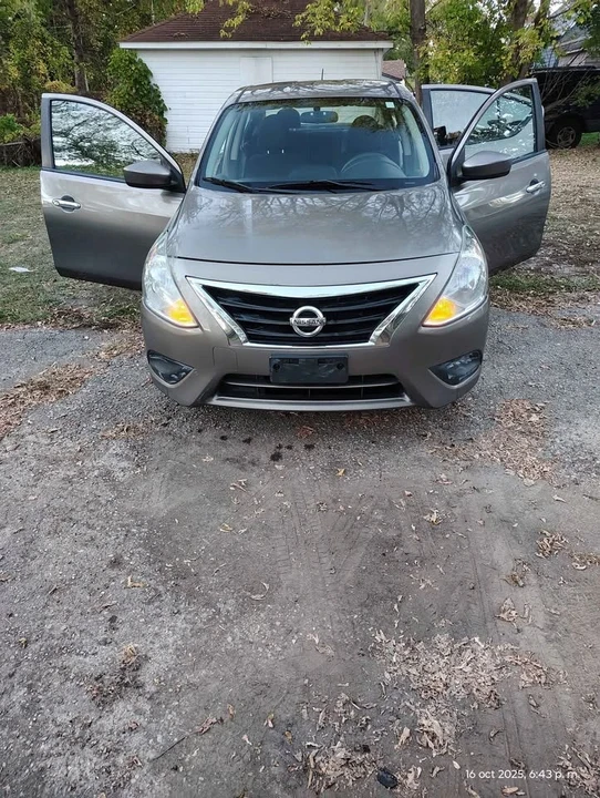 2017 Nissan Versa - Image 8 of 12