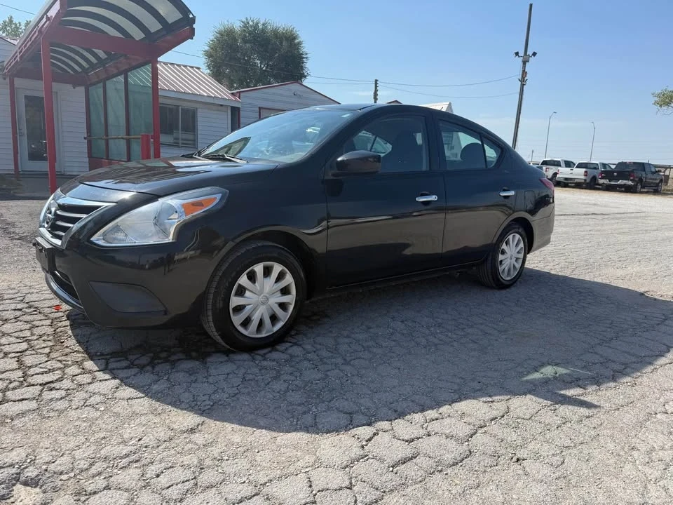 2017 Nissan Versa - Image 10 of 16