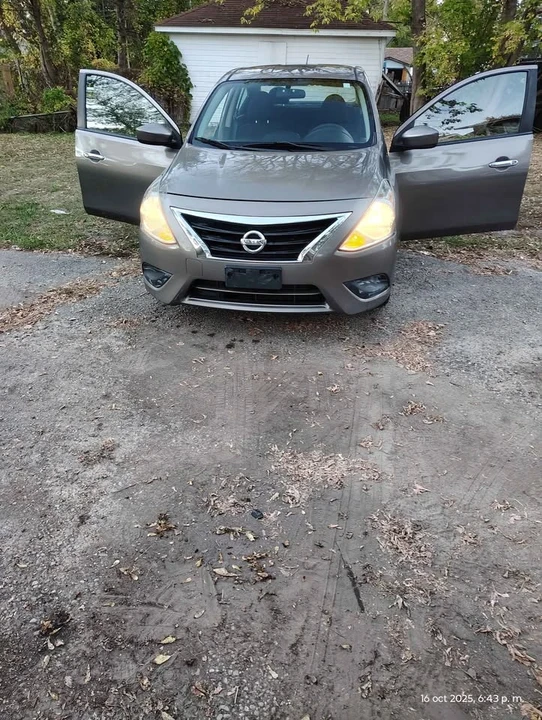 2017 Nissan Versa - Image 11 of 12