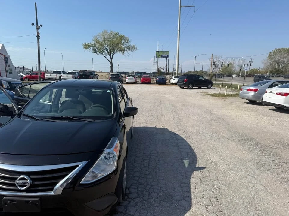 2017 Nissan Versa - Image 4 of 16