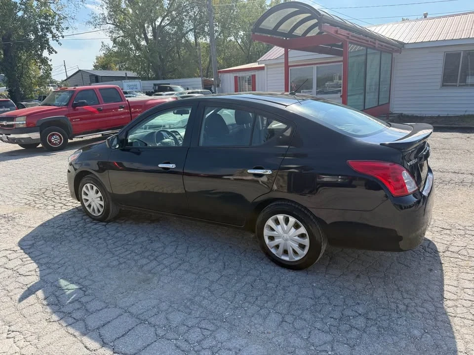 2017 Nissan Versa - Image 5 of 16