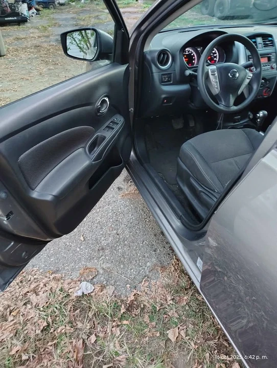 2017 Nissan Versa - Image 4 of 12