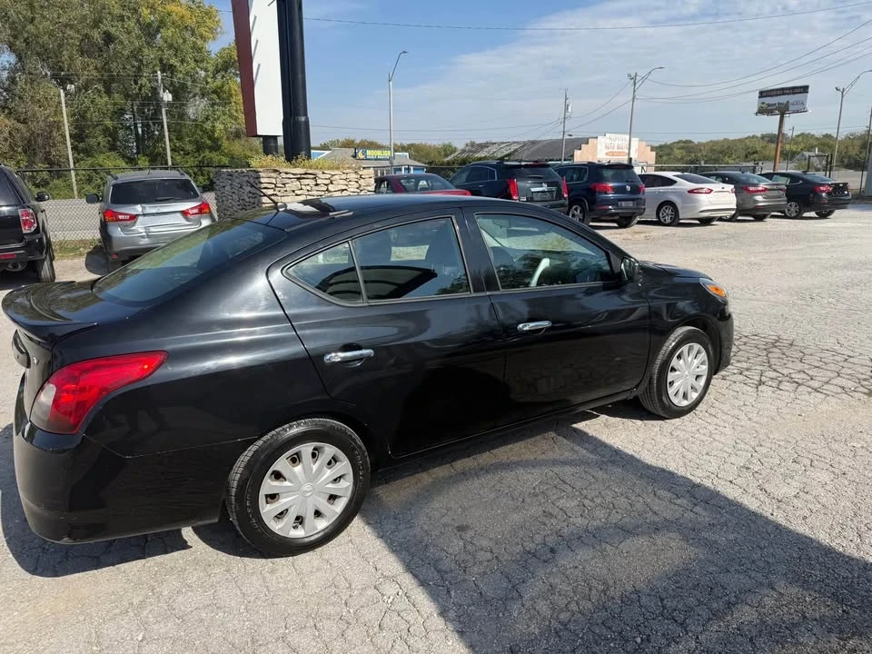 2017 Nissan Versa - Image 6 of 12