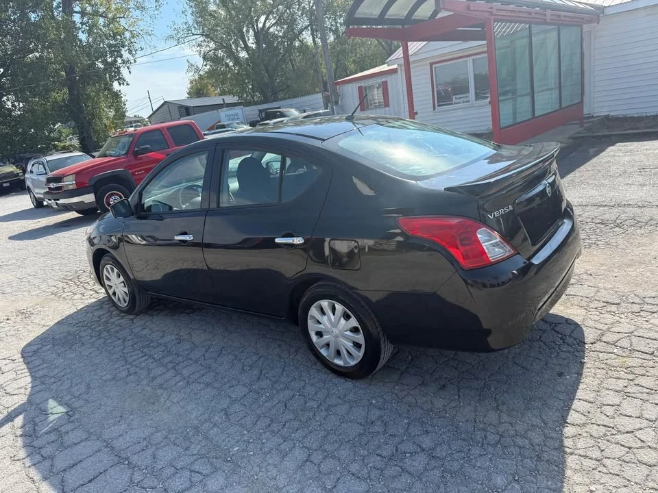 2017 Nissan Versa - Image 4 of 12