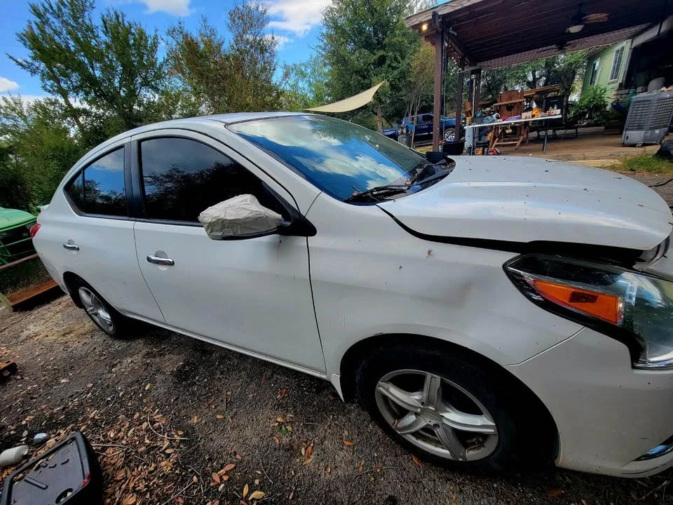 2017 Nissan Versa - Image 3 of 4