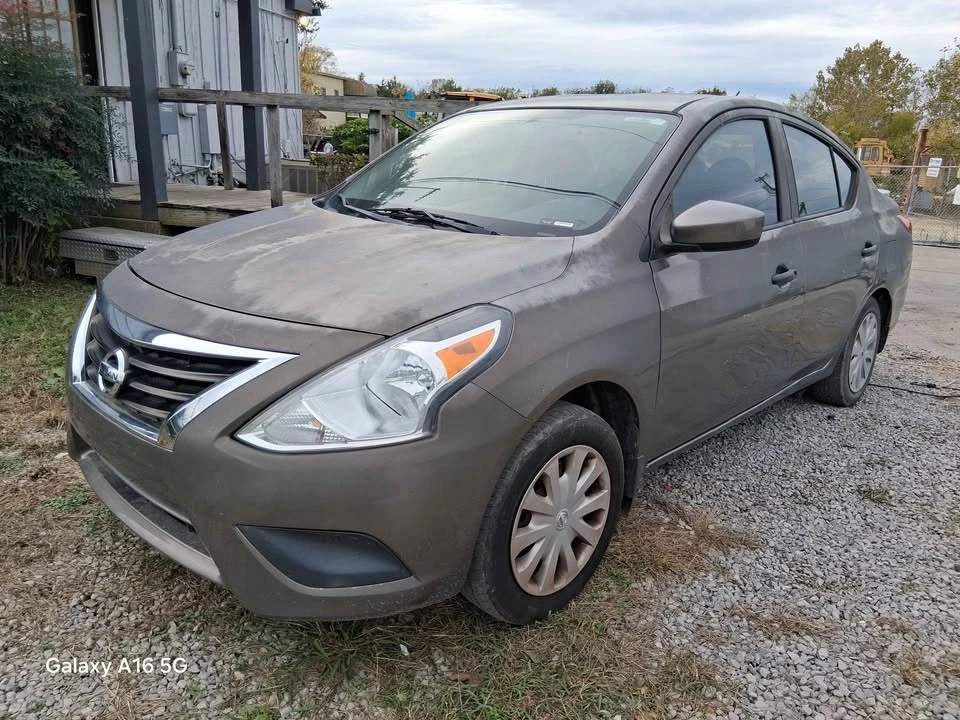 2017 Nissan Versa - Image 2 of 9