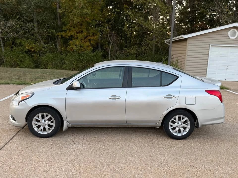 2017 Nissan Versa - Image 5 of 12