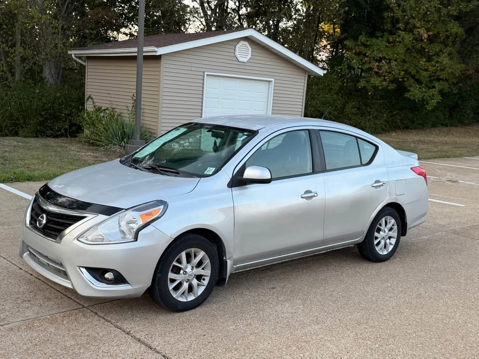 2017 Nissan Versa - Image 4 of 12