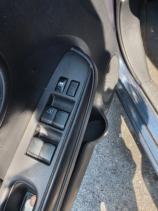 2017 Nissan Versa - Image 8 of 12