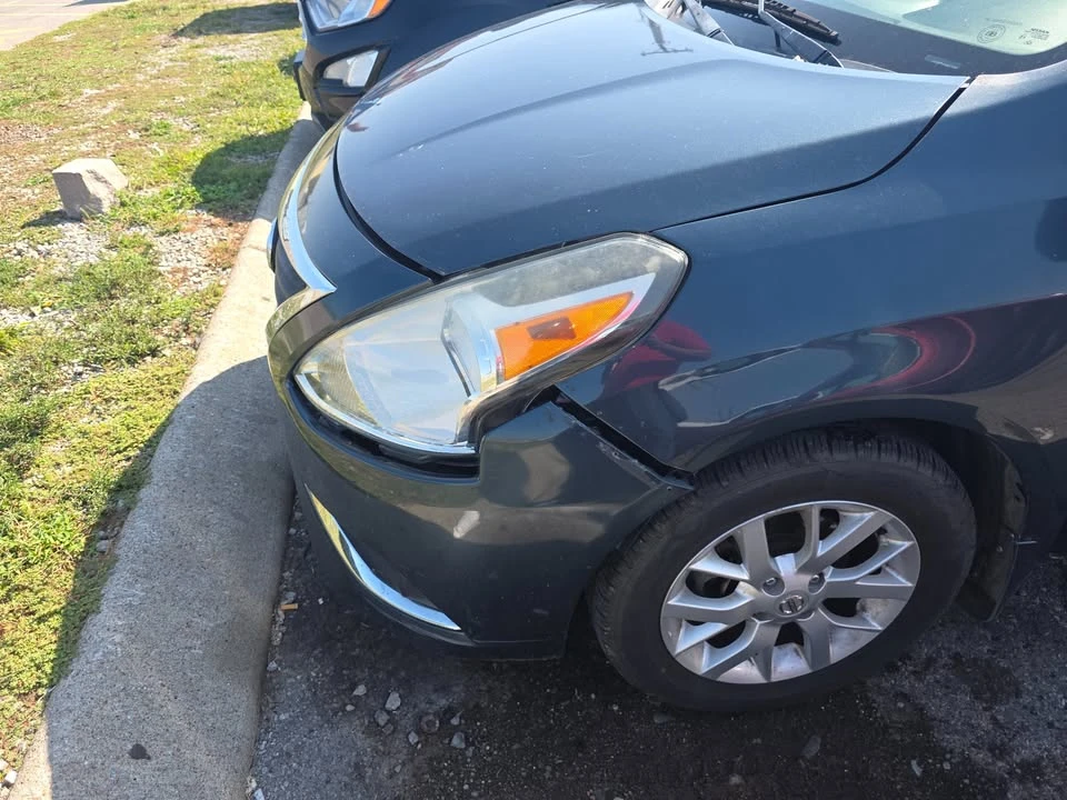 2017 Nissan Versa - Image 4 of 12