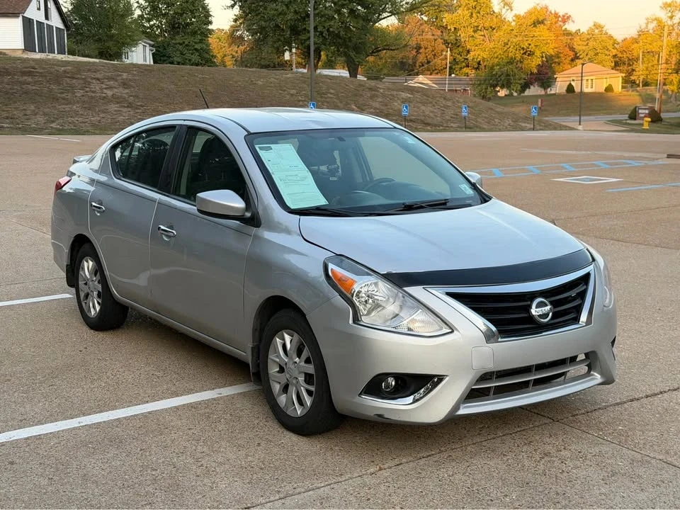 2017 Nissan Versa - Image 4 of 10