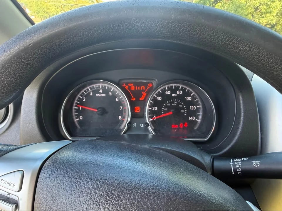 2017 Nissan Versa - Image 9 of 11