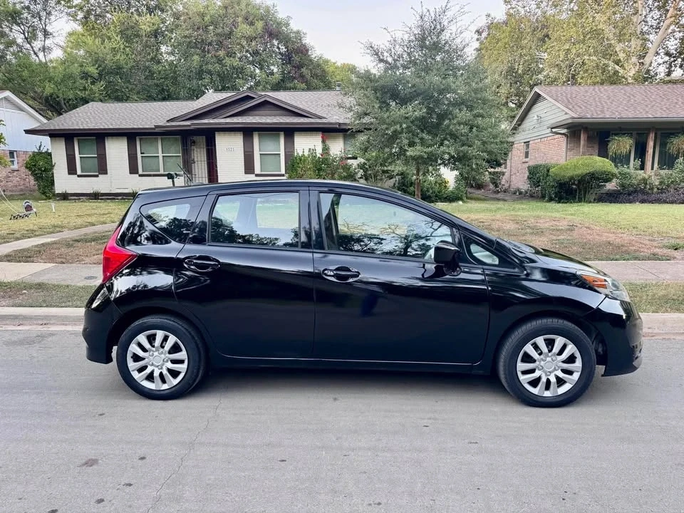 2017 Nissan Versa - Image 10 of 12