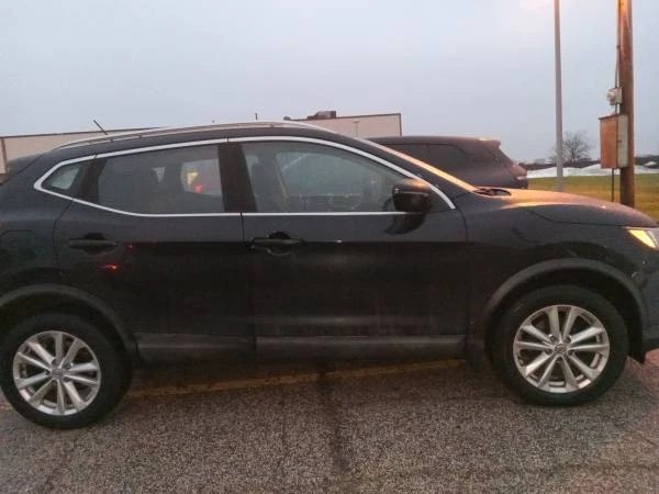 2017 Nissan Rogue - Image 8 of 9