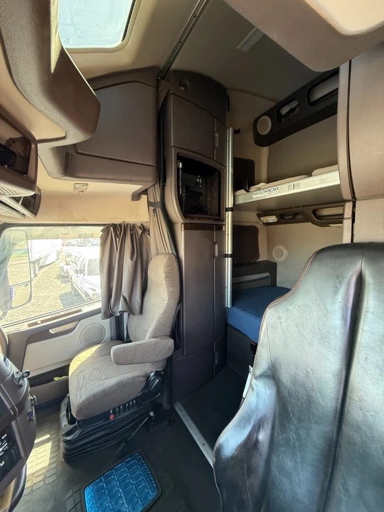 2017 Volvo - Image 10 of 18