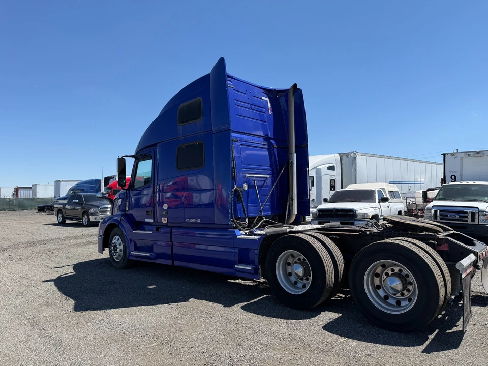 2017 Volvo - Image 3 of 18