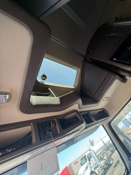 2017 Volvo - Image 15 of 18