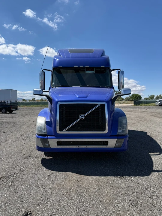 2017 Volvo - Image 2 of 18
