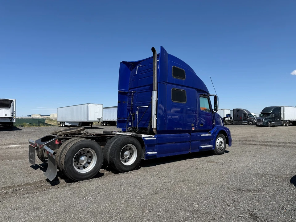 2017 Volvo - Image 5 of 18
