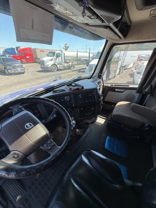 2017 Volvo - Image 9 of 18