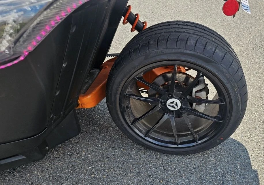2017 Polaris Slingshot - Image 14 of 21