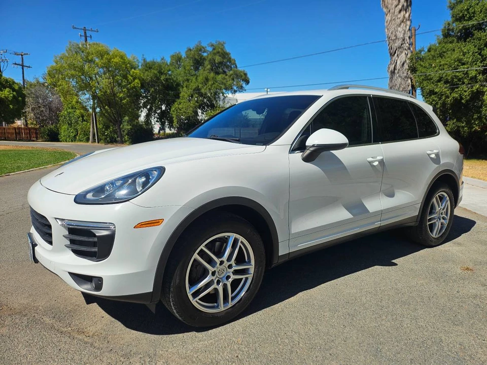 2017 Porsche 958 Cayenne - Image 2 of 12