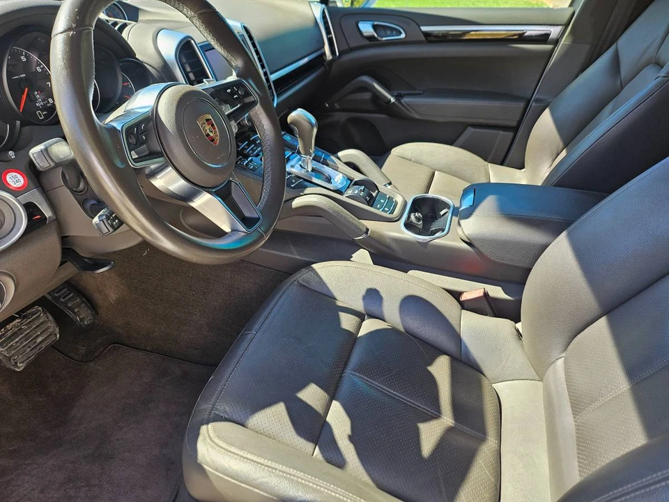 2017 Porsche 958 Cayenne - Image 7 of 12