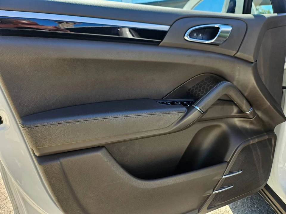 2017 Porsche 958 Cayenne - Image 10 of 12
