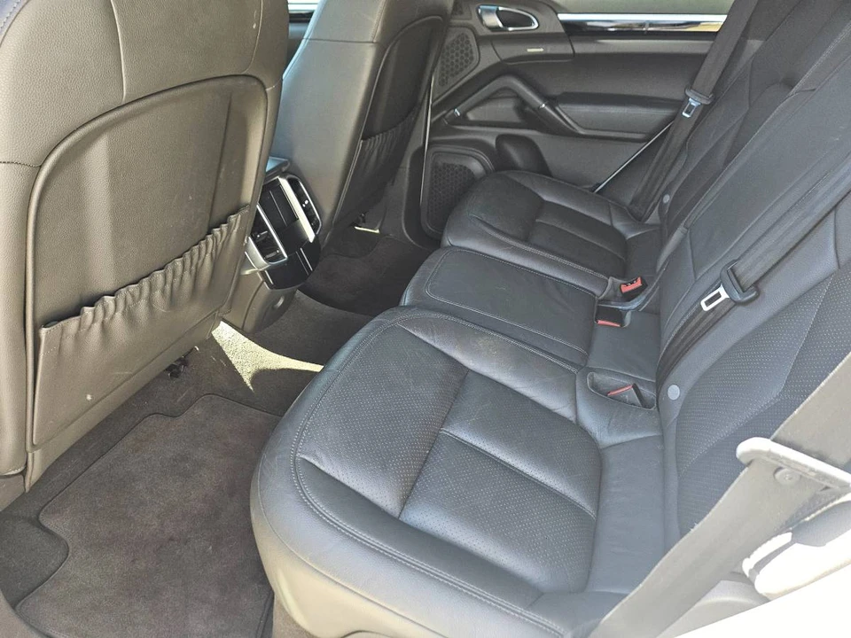 2017 Porsche 958 Cayenne - Image 9 of 12