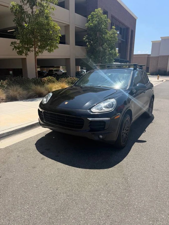2017 Porsche 958 Cayenne - Image 2 of 8