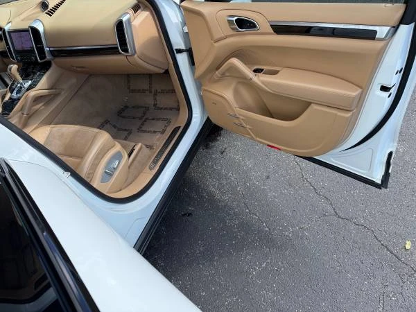 2017 Porsche 958 Cayenne - Image 12 of 21