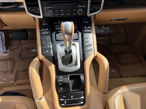 2017 Porsche 958 Cayenne - Image 9 of 21