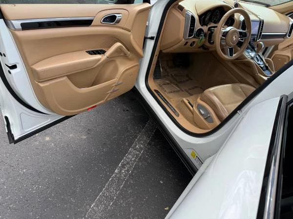 2017 Porsche 958 Cayenne - Image 11 of 21