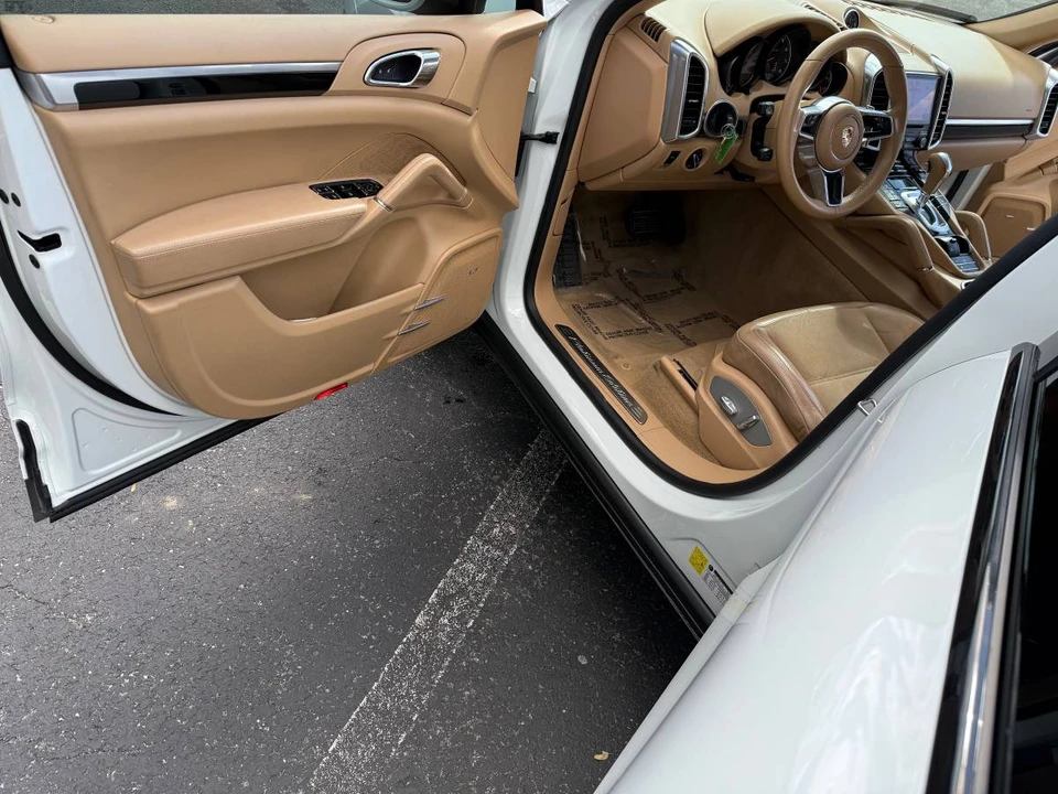2017 Porsche 958 Cayenne - Image 10 of 22