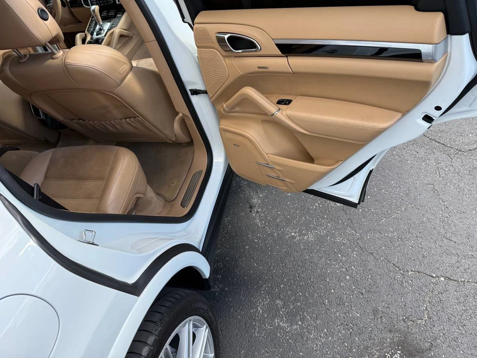 2017 Porsche 958 Cayenne - Image 12 of 22