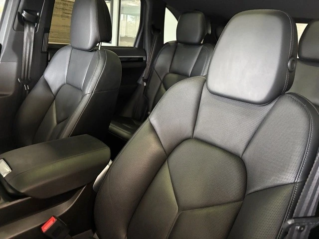 2017 Porsche 958 Cayenne S - Image 5 of 12