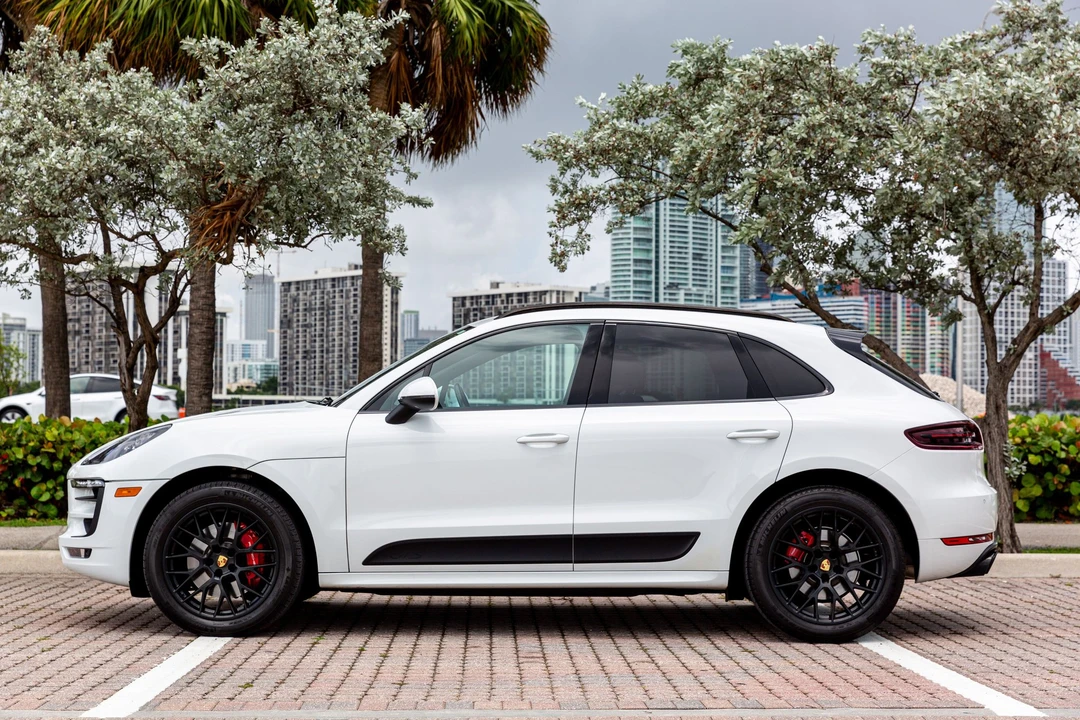 2017 Porsche Macan GTS - Image 2 of 9