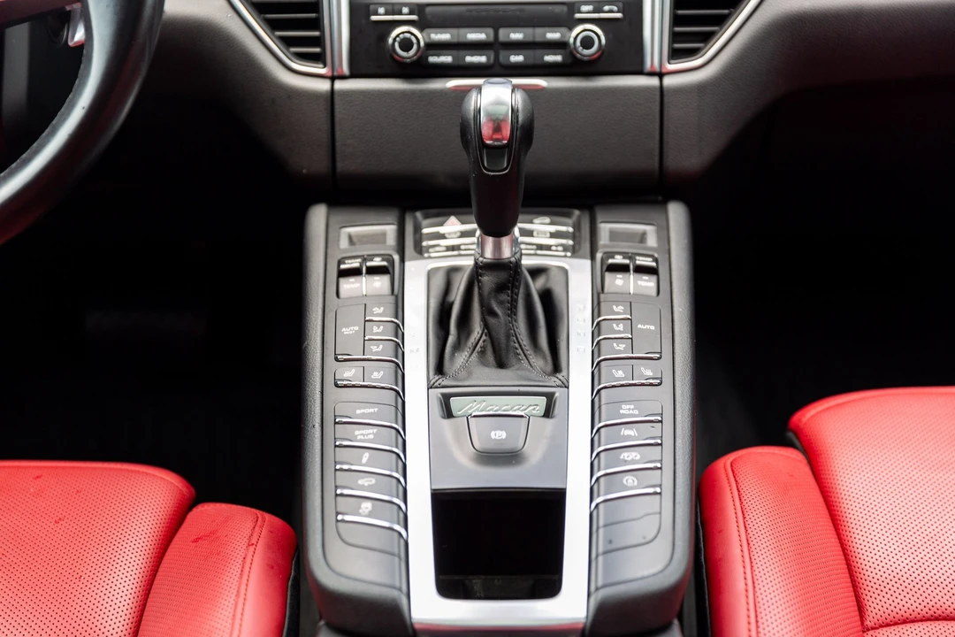 2017 Porsche Macan GTS - Image 8 of 9