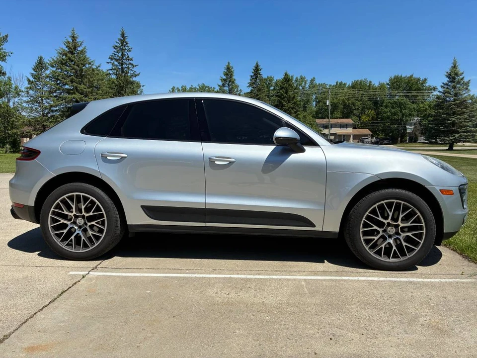 2017 Porsche Macan - Image 4 of 11