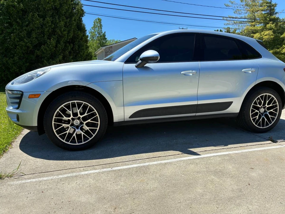 2017 Porsche Macan - Image 2 of 11