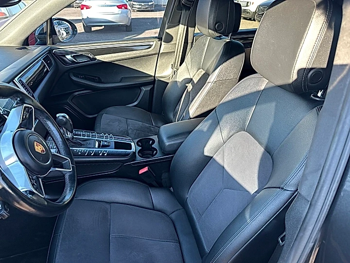 2017 Porsche Macan GTS - Image 5 of 6