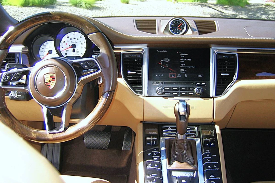 2017 Porsche Macan Turbo - Image 12 of 20