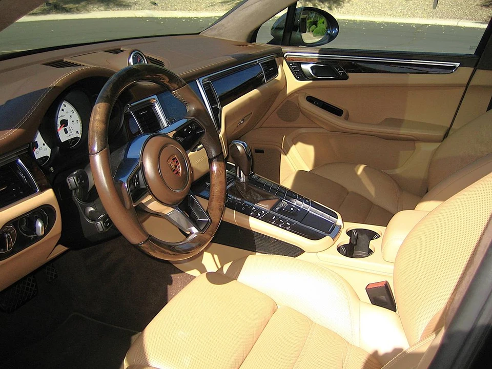 2017 Porsche Macan Turbo - Image 13 of 22