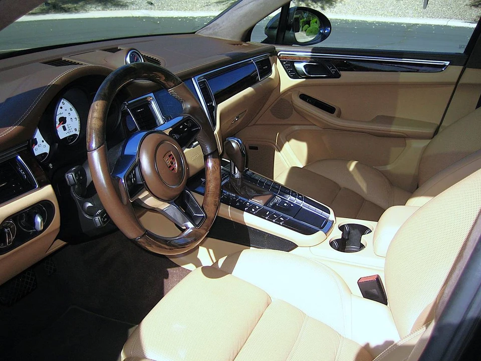 2017 Porsche Macan Turbo - Image 11 of 20